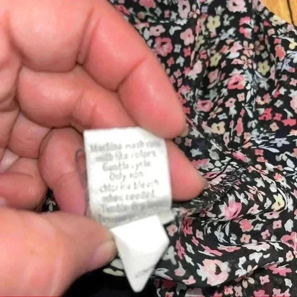 Lauren Conrad floral polyester floral sleeveless tank blouse lined with bow back - Picture 10 of 10